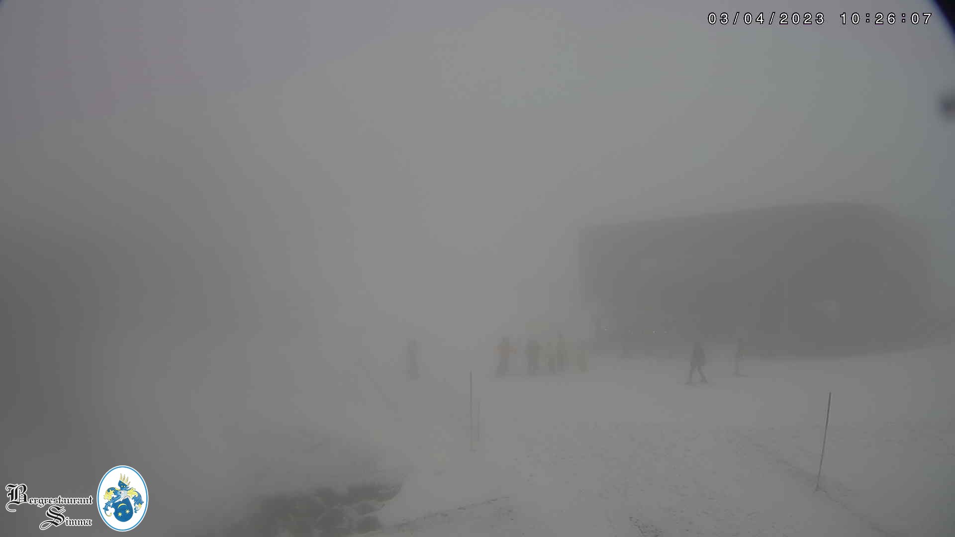 Blick auf die Bergstation der Mellauubahn (li) und Talstation Rossstelle der Gipfelbahn (re)